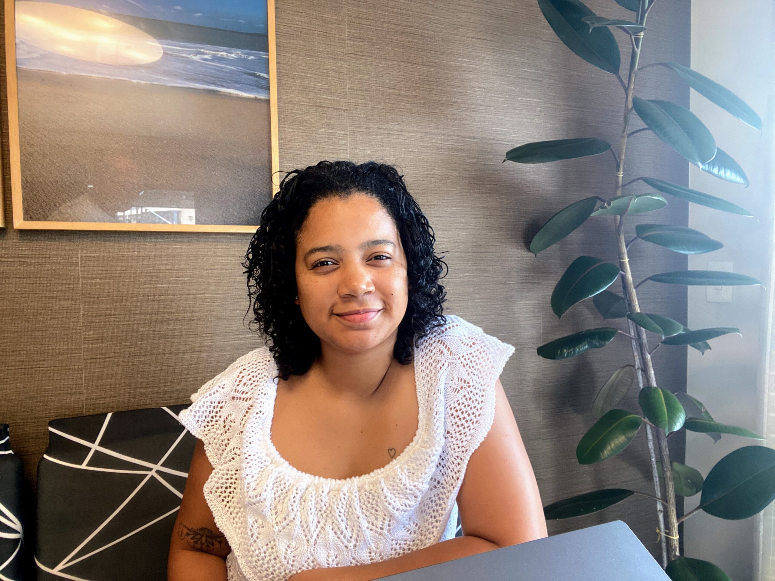 Foto da Aline, fundadora da MaeCEO
